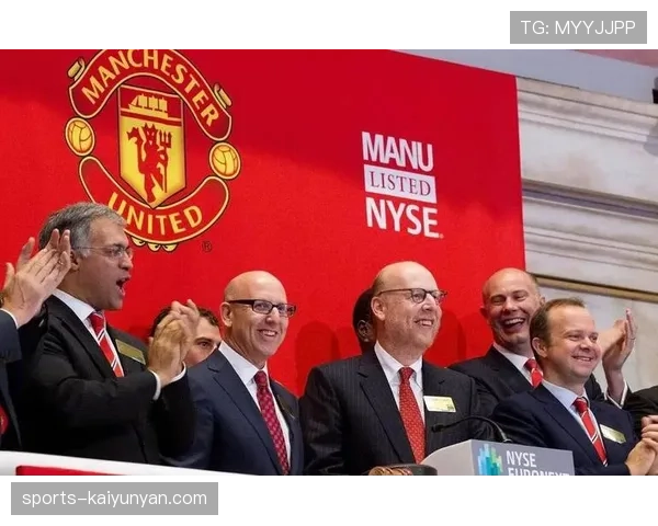 曼联主帅新战术体系引发巨大争议：阵容混乱背后的豪门衰落真相！